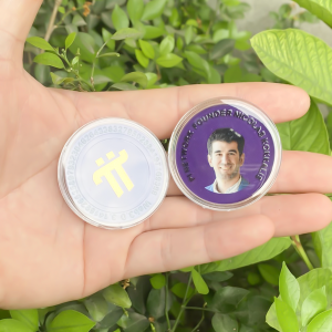 Đồng xu Pi TS Nicolas Kokkalis khắc họa sắc nét bền màu