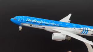 Mô hình máy bay Argentina A330 Airbus A350 20cm chất liệu kim loại hàng cao cấp bền đẹp