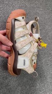 KEEN Koen Closed-Toe Sandals for Women Outdoor Hiking and River Trekking Shoes Large Size Thailand Vietnam Mens Beach Sandals