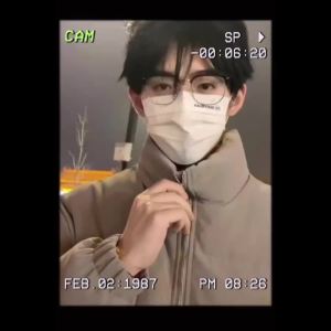 少年感斯文半框近视眼镜理工男痞帅防蓝光辐射平光镜女小红书同款Juvenile sense Sven half-rim myopia glasses science and engineering male ruffian handsome anti-blue light radiation flat glasses female Xiaohongshu with the same paragraph