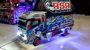 Miniatur Truk Oleng New Karoseri Black On The Road Remaja harga promo