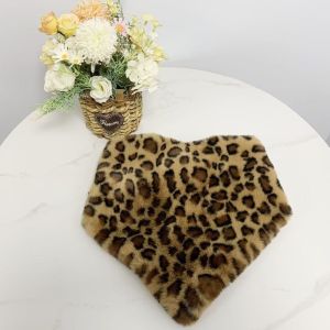 MAOMEI Mềm mại Khăn tam giác bằng vải nhung Họa tiết da báo Màu đơn sắc Khăn lông giả Thanh lịch Ấm áp Khăn giữ ấm cổ mùa đông Thời tiết lạnh