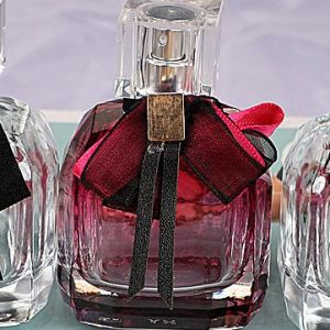 [HCM] Chai chiết nước hoa 30ml kiểu Mon Paris thủy tinh dày đính kèm nơ vải vòi xịt phun sương.