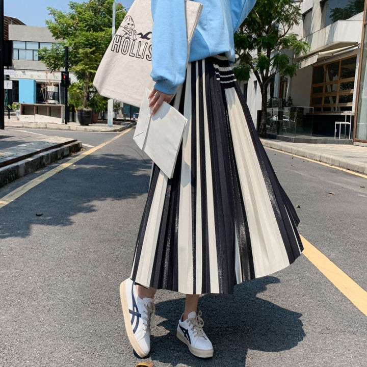 T-shirt women's summer new high-end niche age-reducing suit pleated versatile top loose and thin pleated skirt