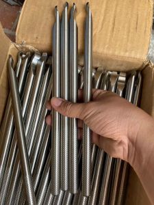 Móc lốp xe máy inox 304 tay cầm có nhám