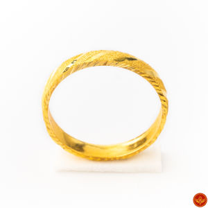 LSW แหวนทองคำแท้ 1 กรัม ลายปอกมีดสายรุ้งรอบวง RA-67