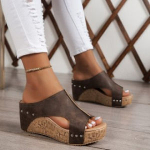 [Free Shipping] Plus Size 43 New Womens Wedge Heel Peep-Toe Thick-Soled Rivet 2025 Sandals Wholesale