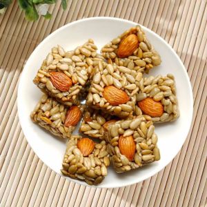 [ Giòn ngon ] Combo 500g Kẹo Hướng dương Hạnh nhân giòn ngon món ăn vặt ngon siêu nghiền