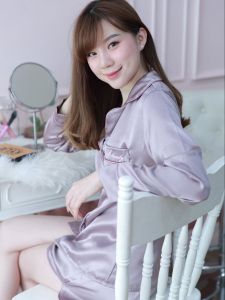 ชุดนอนผ้าซาติน ชุดนอนผู้หญิง แขนยาวขาสั้น สีแชมเปญ ฟรีไซต์ ส่งฟรี ผ้านิ่ม หลับสบาย คุณภาพดี ไม่ใช่งานจีน มีรับประกัน โดย Crystal Shop