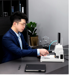 Máy đục lỗ giấy đóng chứng từ số sách hóa đơn kế toán bằng keo nhiệt