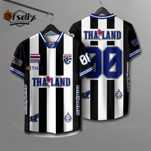 [OFSDIY] เสื้อดำคอปก เสื้อยืดกีฬาผู้ชายคอวี เสื้อดำ 2568 เสื้อฟุตบอลทีมไทยแห้งเร็วระบายอากาศขนาดใหญ่กีฬาแขนสั้น เสื้อสีดำ