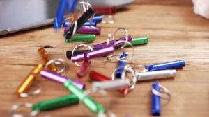 Portable Colorful Aluminum Metal Whistle Tube Keychain For Camping Hiking Outdoor Emergency Survival Emergency Whistle Keychain Emergency Whistle for Kids With Loud Sound (1/4Pcs)