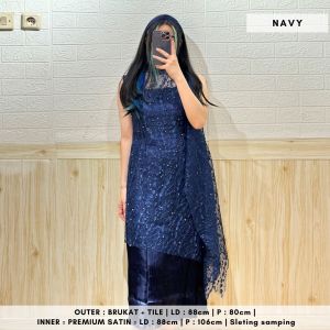4855 Gayatri Brukat Midi Dress