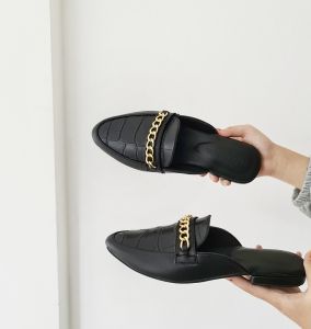 Leora Veddira - Bloomberg - Sandal Mules Big Size Jumbo - BIG SIZE JUMBO - BS Mules Rantai - SANDAL BIG SIZE JUMBO - Sepatu Big Size Jumbo - Sandal Big Size Jumbo Wanita - Sendal Dewasa Perempuan