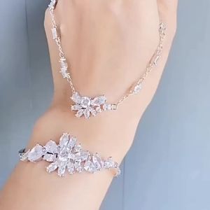 61S Swarovski GEMA Womens Bracelets Simple Bracelets Crystal Charm Bracelets Antique Bracelets Adjustable Bracelets Gift Bracelets Crystal Jewelry Bracelets Silver Beaded Bracelets Birthday Gifts Chrysanthemum Bracelet Set