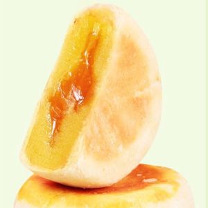 Bánh Mochi Xoài Với Lớp Nhân Xoài Đẫm Vị Hương Vị Thơm Ngon Đặc Trưng Với Hộp Bánh 500 gram