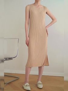 เดรสผ้าเนื้อหนา จำลองที่จับจีบ คอวี เข้าไปยังรูปแบบลำลอง #2282