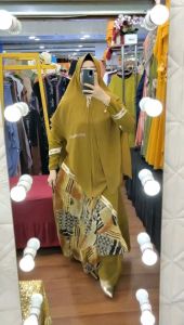 Butik Fashion Muslim Alisha: GAMIS KHIMAR SYARI & GAMIS CERUTY MUSLIM\\n\\n Apa Itu Butik Fashion Muslim Alisha?\\nButik Fashion Muslim Alisha adalah sebuah toko online yang menyediakan berbagai pilihan gamis khas Muslim, termasuk gamis khimar syari dan gamis ceruty Muslim. Kami fokus pada penjualan produk berkualitas tinggi dengan harga terjangkau dan memberikan layanan COD untuk memudahkan pembeli.\\n\\n Produk Unggulan Alisha\\nProduk unggulan kami adalah gamis khimar syari dan gamis ceruty Muslim, yang merupakan pilihan tepat bagi para Muslimah yang ingin tampil modis namun tetap berhijab. Kami menyediakan berbagai desain dan warna yang dapat disesuaikan dengan selera masing-masing pembeli.\\n\\n Harga & Metode Pembayaran\\nDi Butik Fashion Muslim Alisha, kami menawarkan harga yang kompetitif dan terjangkau, sesuai dengan kualitas produk yang kami sediakan. Kami menerima berbagai metode pembayaran, termasuk transfer bank, kartu kredit, dan COD (Cash On Delivery).\\n\\n Mengapa Memilih Butik Fashion Muslim Alisha?\\nAda beberapa alasan mengapa Anda harus memilih Butik Fashion Muslim Alisha sebagai tempat belanja gamis khas Muslim:\\n\\n Keunggulan Gamis Khimar Syari\\nGamis khimar syari yang kami tawarkan memiliki kualitas tinggi dan desain yang modis. Kami menggunakan bahan berkualitas tinggi dan menawarkan berbagai pilihan warna dan desain yang dapat disesuaikan dengan selera masing-masing pembeli.\\n\\n Keunggulan Gamis Ceruty Muslim\\nGamis ceruty Muslim yang kami tawarkan memiliki kualitas tinggi dan desain yang modis. Kami menggunakan bahan berkualitas tinggi dan menawarkan berbagai pilihan warna dan desain yang dapat disesuaikan dengan selera masing-masing pembeli.\\n\\n Cara Belanja di Butik Fashion Muslim Alisha\\nBerikut adalah langkah-langkah belanja online di Butik Fashion Muslim Alisha:\\n\\n1. Kunjungi website kami di alishafashion.com\\n2. Pilih produk yang Anda inginkan\\n3. Isi detail pembayaran dan alamat pengiriman\\n4. Konfirmasi pesanan dan tunggu barang dikirim\\n\\n Layanan COD Gamis Online\\nKami menyediakan layanan COD (Cash On Delivery) untuk memudahkan pembeli yang tidak ingin melakukan transaksi online. Dengan layanan COD, Anda dapat membayar barang langsung ketika barang dikirimkan ke alamat Anda.\\n\\n Grosir Gamis Khimar di Butik Fashion Muslim Alisha\\nButik Fashion Muslim Alisha juga menyediakan layanan grosir untuk para reseller atau pengecer yang ingin menjual produk kami dalam jumlah besar:\\n\\n Keuntungan Belanja Grosir\\nDengan belanja grosir di Butik Fashion Muslim Alisha, Anda akan mendapatkan harga lebih murah dan diskon khusus. Selain itu, kami juga menyediakan layanan pengiriman gratis untuk pesanan dalam jumlah tertentu.\\n\\n Syarat & Ketentuan Grosir\\nUntuk belanja grosir di Butik Fashion Muslim Alisha, Anda harus memenuhi syarat dan ketentuan tertentu, seperti minimal pembelian dalam jumlah tertentu dan pembayaran lunas sebelum pengiriman.\\n\\nJadi, tunggu apa lagi? Segera kunjungi Butik Fashion Muslim Alisha dan dapatkan gamis khas Muslim berkualitas tinggi dengan harga terjangkau!\"