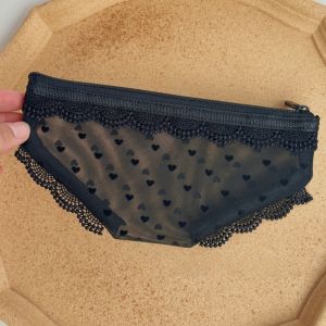 NOBLEE Briefs Shape Cosmetic Bag Lace Heart Mesh Toiletry Bag Creativity Transparent Makeup Storage Pouch Storage for Travel