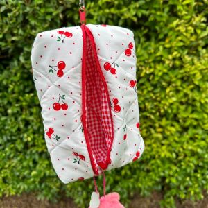 กระเป๋ากล่องเครื่องสำอาง ลายเชอร์รี่ สีแดง🍒