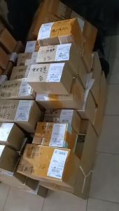 Túi xách nhỏ thời trang và hợp xu hướng túi đính hạt túi đính hạt bạc túi rỗng màu trơn túi xách đa năng phong cách Nhật Bản và Hàn Quốc.