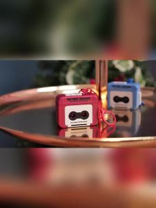 抖音现货爆款速发复古录音机迷你可录音趣味音乐盒挂件摆件钥匙扣Best-selling fast delivery retro tape recordervoice recorder fun music pendant decoration keychain。。。