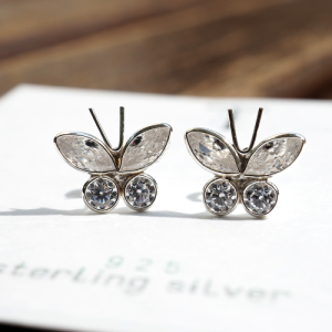 ต่างหูเงินแท้ ต่างหูผีเสื้อ ต่างหูเพชรสวิส CZ เงินแท้ 925 ต่างหูแฟชั่น ต่างหูน่ารักๆ เงินแท้ ใส่แล้วไม่แพ้ ไม่คัน ไม่ลอก ตุ้มหู