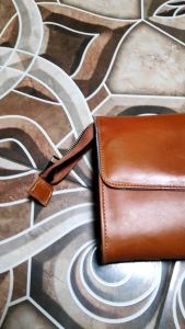 Slingbag Wanita Full Kulit Kancing Magnet: Desain Ergonomis & Multifungsi