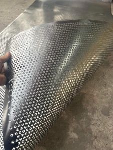 Tôn đột lỗ kẽm ( ngang 1m dài 2m dày 45zem - Lỗ 0.4ly 0.6ly )