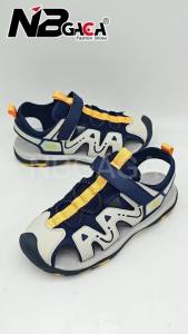 Summer sports sandals for children aged 5-16. Breathable anti-slip outdoor beach sandals with closed toe protection.