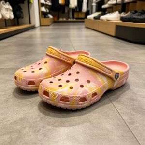 Crocs Two-tone celebrity classic clogs for couples outdoor sports beach sandals with logo