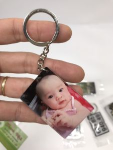 Móc khóa mica in hình theo yêu cầu in 2 mặt mica trong suốt in 2 hình 2 mặt . làm quà tặng cho người thân hoặc treo trang trí