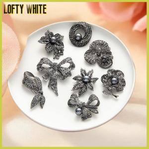 Lofty White เข็มกลัดติดโบว์พลอยเทียมสีดำรูปปืนสำหรับผู้หญิงหมุดปักดอกไม้หมุดสำหรับงานเลี้ยงสำนักงานเพื่อนของขวัญเครื่องประดับ