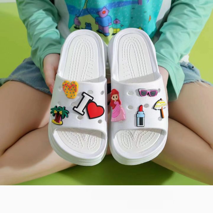 2022 Women Korean Crocs Summer Outdoor Garden Clogs Hole Shoes With