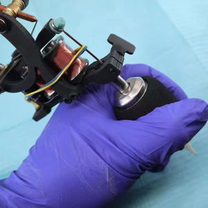 【จัดส่งภายใน 2-3 วัน】 ฝาครอบเครื่องสักลายโฟมกันลื่น1ชิ้นเหมาะสำหรับอุปกรณ์สักลายขนาดเส้นผ่าศูนย์กลาง25-30มม.