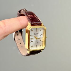【Free Box】A simple niche and high-end rectangular ladies watch with a retro style and quartz strap