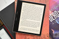 Máy đọc sách Kindle Oasis 3 10th màn hình 7” 300PPI Có đèn vàng warmlight, có phím bấm và chống nước. 