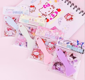 ชุดสติกเกอร์ + แผ่นทำลายฉลุ Stencil พร้อมไม้รีดสติกเกอร์ ลายซานริโอ้ สติกเกอร์ตกแต่ง น่ารัก