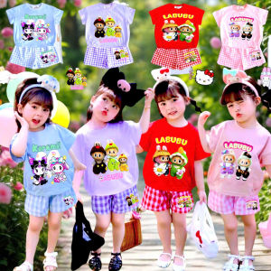 Combo 4 Bộ Áo Cộc Quần Cộc Kẻ Caro Bé Gái In Hình LABUBU + KURYMY 5D Size 10-55kg Dễ Thương