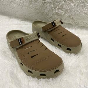 Crocs Men Crocs Yukon Vista Clog For Men รองเท้าหัวโต รองเท้าแตะผู้ชาย crocs ผู้ชาย รองเท้าหุ้มหนัง สำหรับผู้ชายรองเท้าเบาพื้นนิ่ม ใส่สบาย