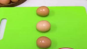 2PCS Egg Shell Opener2026 Upgrade Stainless Steel Egg Cracker Tool Multifunctional Egg Shell Opener for Raw & Hard-Boiled Eggs Handheld Kitchen Gadget for Easy Peeling & Separating (Pink)