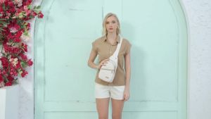 กระเป๋าสะพายขนาดเล็กสำหรับผู้หญิงและผู้ชาย กระเป๋าสะพายข้างแบบสบาย กระเป๋าเป้สะพายหลัง