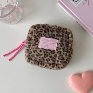 FOUNDTWO Túi bút nhung Túi văn phòng phẩm nhung báo hoa Họa tiết da báo có dây đeo Hộp bút báo đốm Hàn Quốc Thời trang phong cách Ins Thẩm mỹ Túi đựng bút Giá đỡ văn phòng phẩm