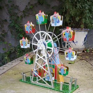 Creative Ferris Wheel Wind up Toy Music Box for Coffee Shop Display Decor Post-80s Tinplate Nostalgic Vintage Toy