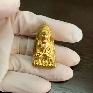F12 หลวงปู่ทวด เนื้อกะไหร่ทองสุก พิมพ์เตารีด #พระเครื่อง #เครื่องราง หลวงปู่ทวดวัดห้วยมงคล บล๊อกพิมพ์สวยมาก ใช้บูชาพระพูทธคูณ ขนาด: 2×3.5ซม