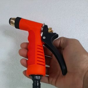 หัวฉีดน้ำ ปืนฉีดน้ำหัวทองเหลืองทนทาน ปรับความแรงของน้ำปรับรูปแบบหัวพ่นได้ ด้ามจับออกแบบให้จับกระชับ นุ่ม ให้แรงดันที่สูง