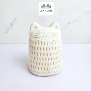 The Leaferie Millie cat decoration. flowerpots . flowerpot . flower pot . planter pots . planters