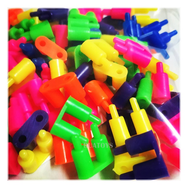 บล็อคและของเล่นตัวต่อ ตัวต่อ 2 ขา สีสด คละสี ตัวต่อของเล่น ตัวต่อพลาสติก ถุงละ ครึ่งกิโลกรัม 500 กรัม และ 50 กรัม ของเล่นโบราณ Bua Toys