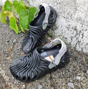 Crocs Pollex 14 Colours รองเท้าแตะแบบสวมมีสายรัดส้นรุ่นใหม่ล่าสุด Crocs SELEHE MEMBURY X Pollex Design สวยมาก ใส่นุ่มดี