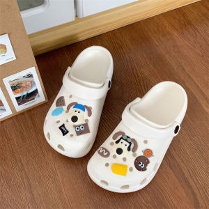 Tsion NEW รองเท้าแตะหัวโตแฟชั่น ดีไซน์รุ่นนี้มากันแบบเรียบๆแต่มองมุมไหนก็สวย วัสดุยางนิ่มใส่สบายเท้า แถมฟรีตัวติดลายน้องหมา คุ้มค่ามากเลย